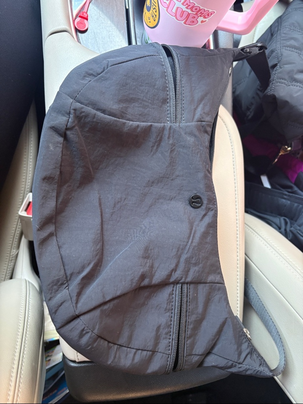 Lululemon slouchy sling bag 6l black color